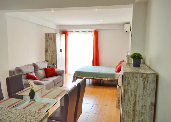 Sunny In Center With Balcony Close To Apartman