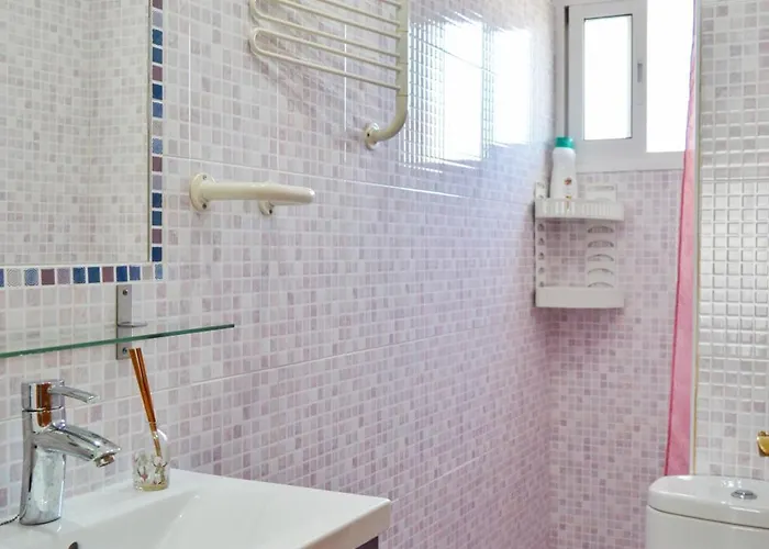 Sunny In Center With Balcony Close To Apartman