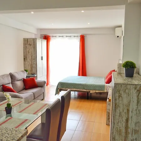 Sunny In Center With Balcony Close To Apartman