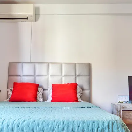 Apartamento Sunny In Center With Balcony Close To