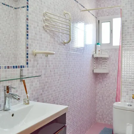 Sunny In Center With Balcony Close To Apartamento